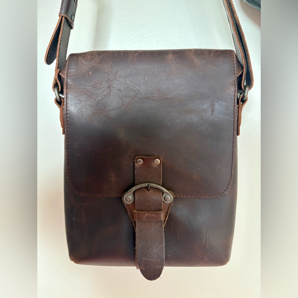 Aunts and Uncles brown leather cross body satchel 9” x 11” EUC